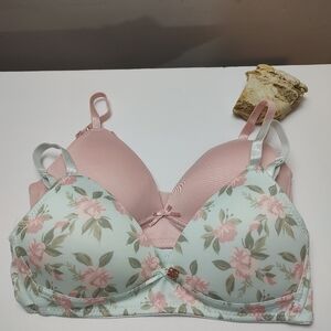 Daisy Fuentes girls Size 32A bras padded a floral and a pink 2 pieces